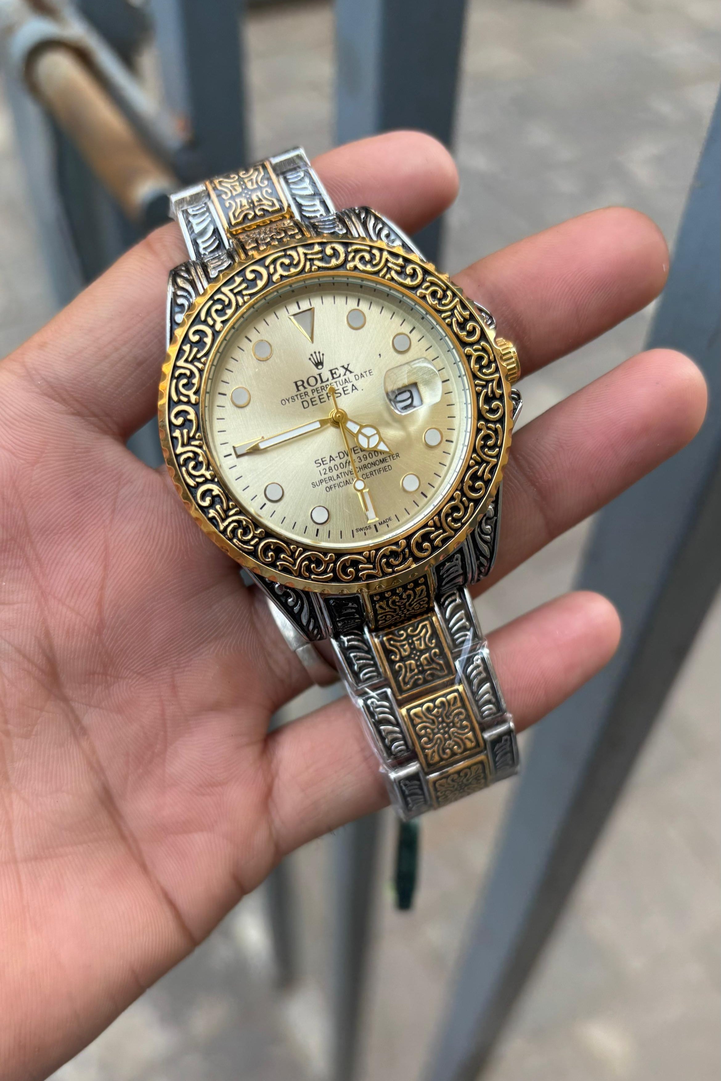 R o-l e-x One of The Most Handmade Design Men's Watch